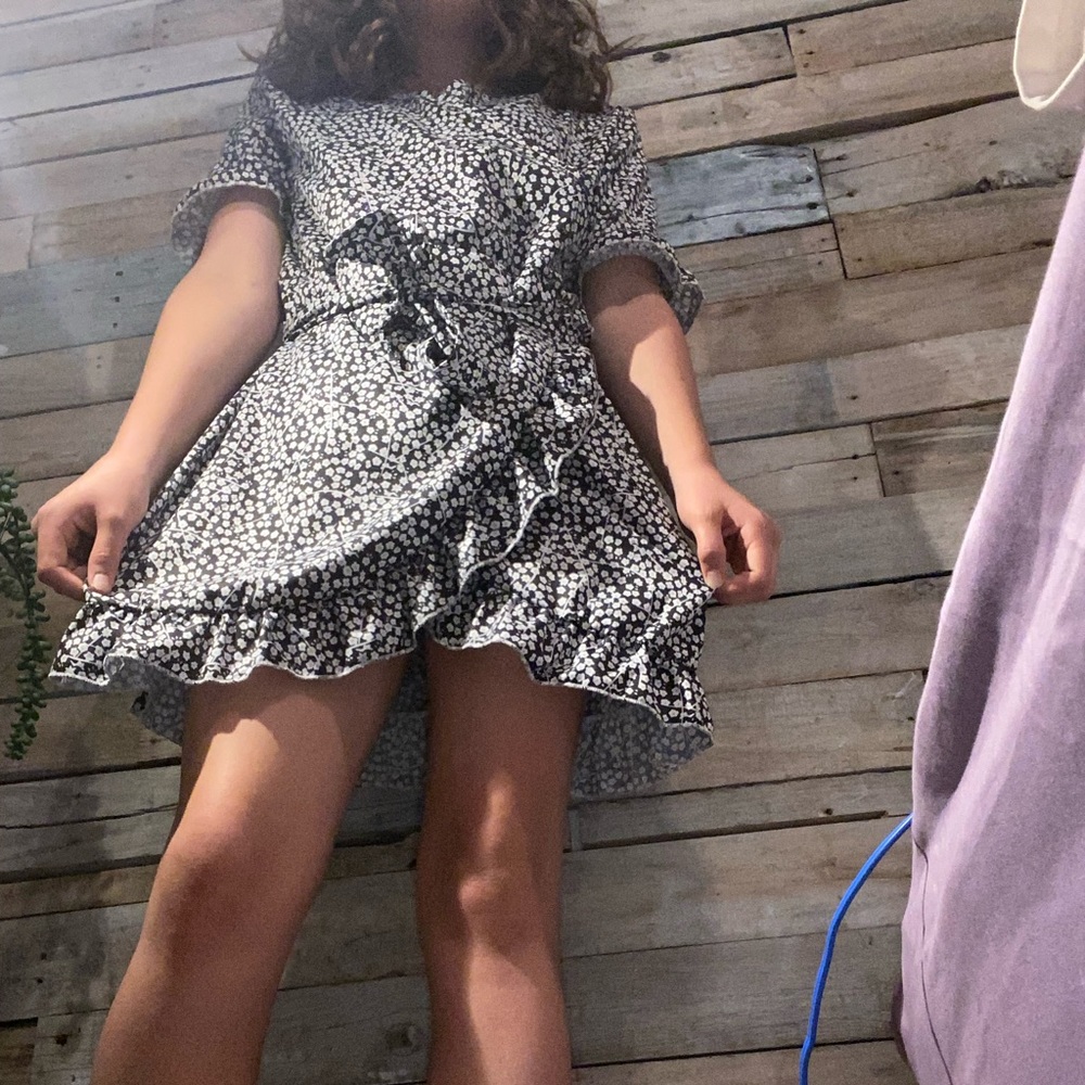 Cute floral dress!